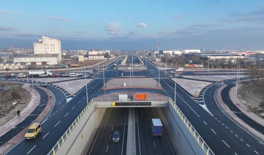 Köprülü Kavşak Tasarımlarında Trafik Güvenliği ve Yapısal Dayanım İkilemi